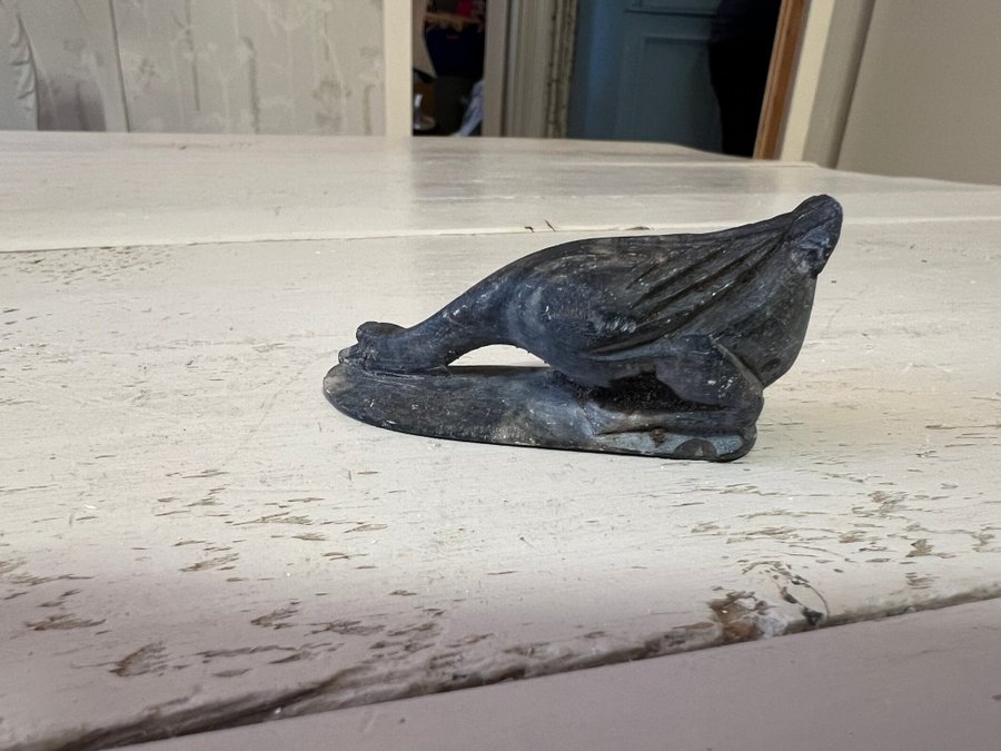 Snygg handgjord fågel skulptur i sten