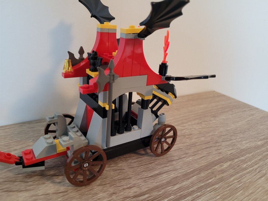 Lego set, Fright knights traitor transport 6047/6099 från 1997.