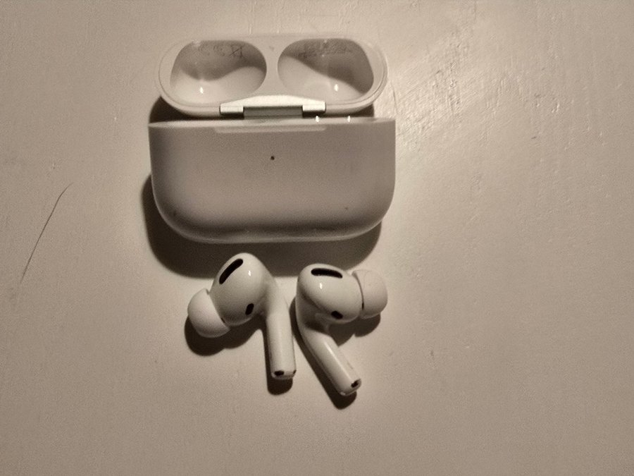 Apple AirPods med magsafecase