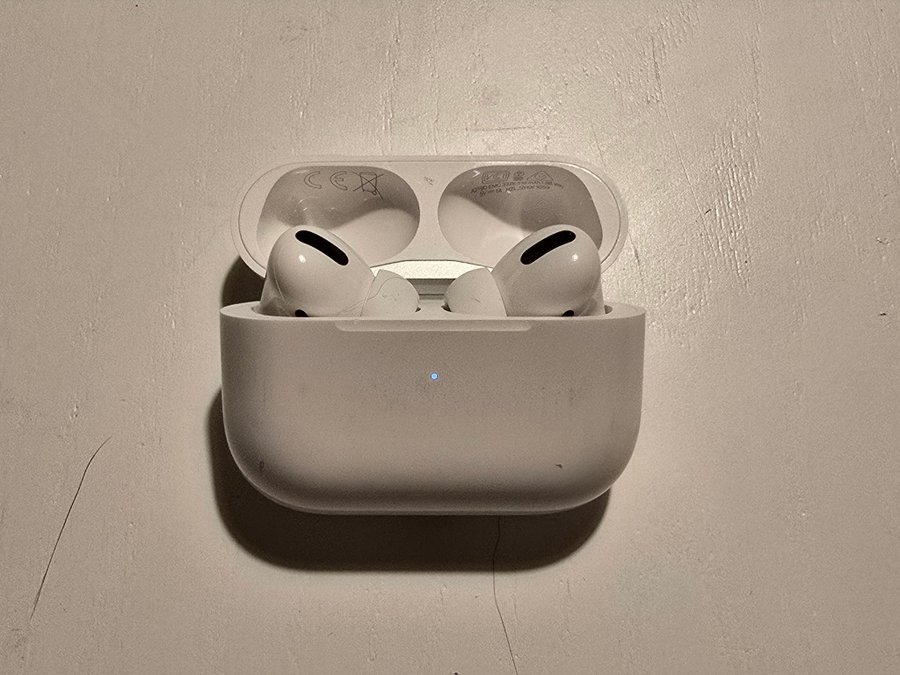 Apple AirPods med magsafecase