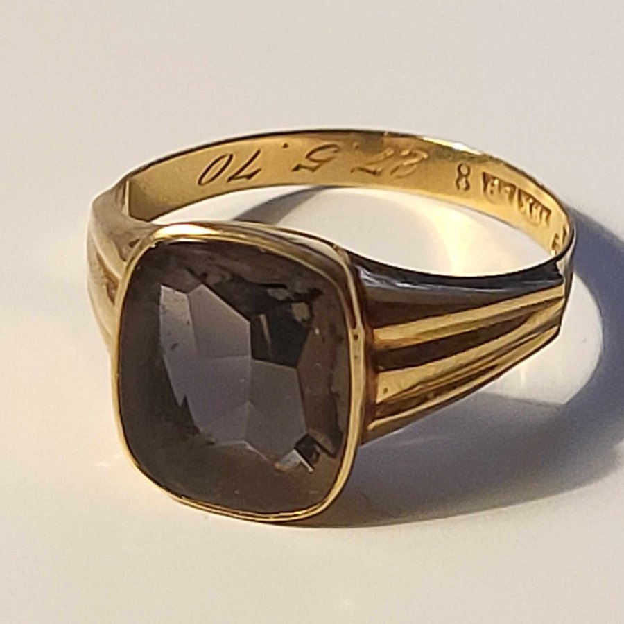 Fin 18k guld ring med röktopas sten, BKH Karlstad 1968, 20 mm, 4,12 gram