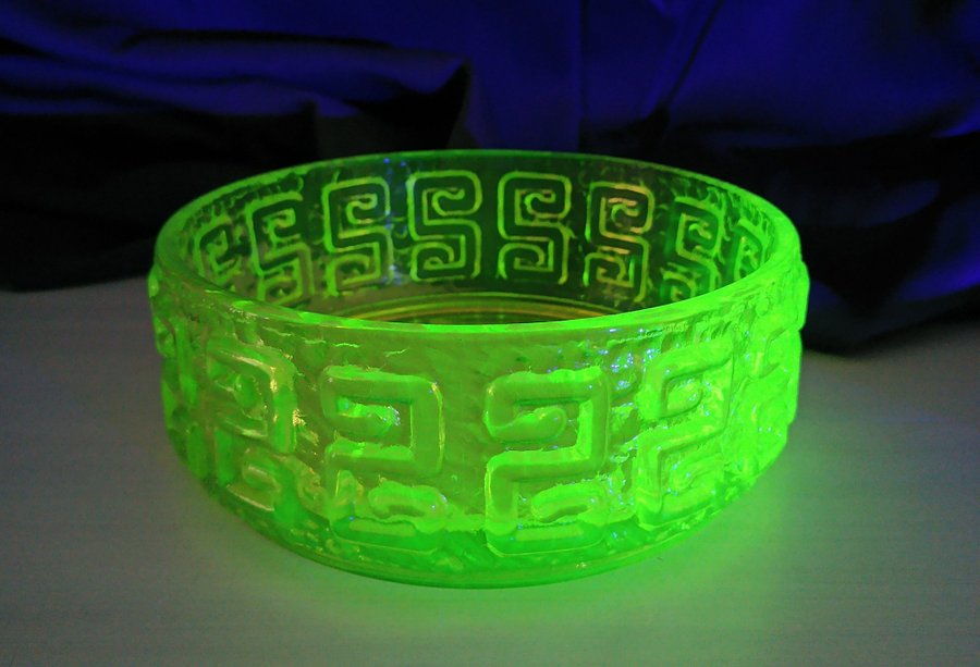 Riihimäen lasi taalari bowl, uranium glass