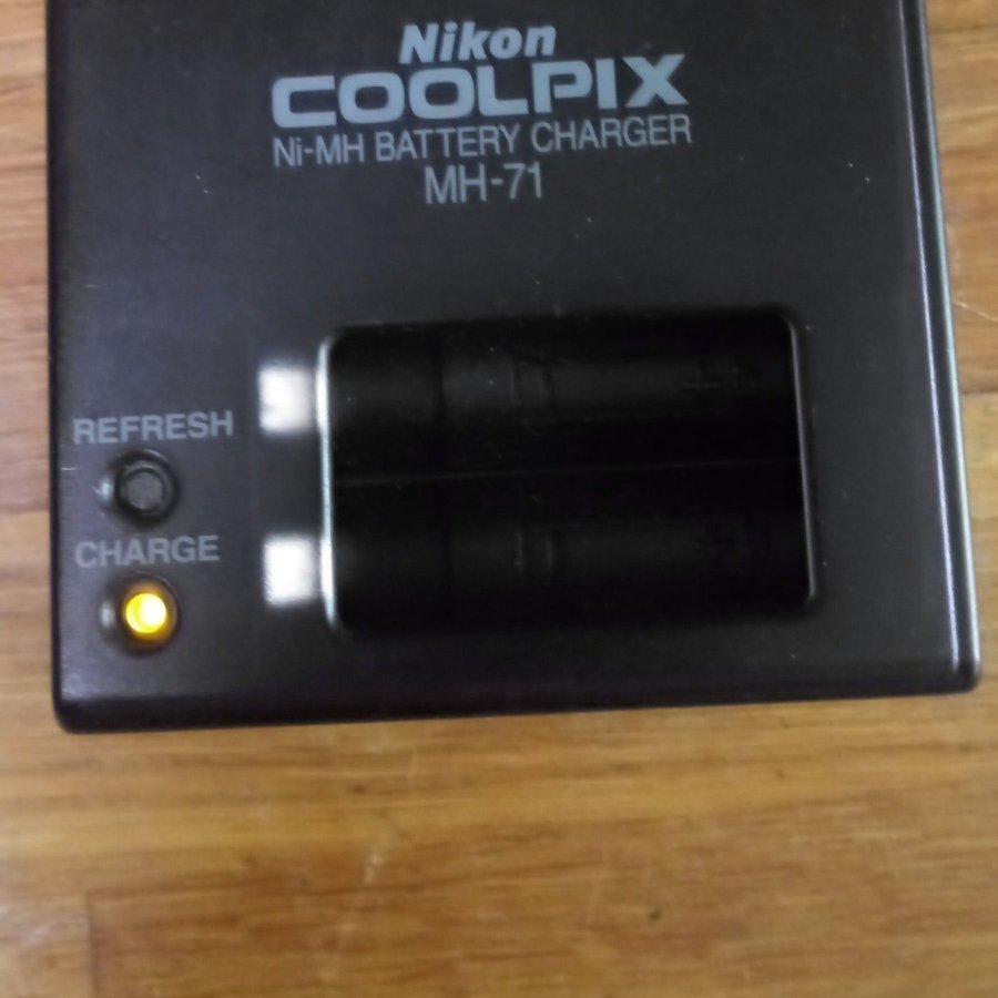 Nikon Coolpix Ni-MH Batteriladdare MH-71