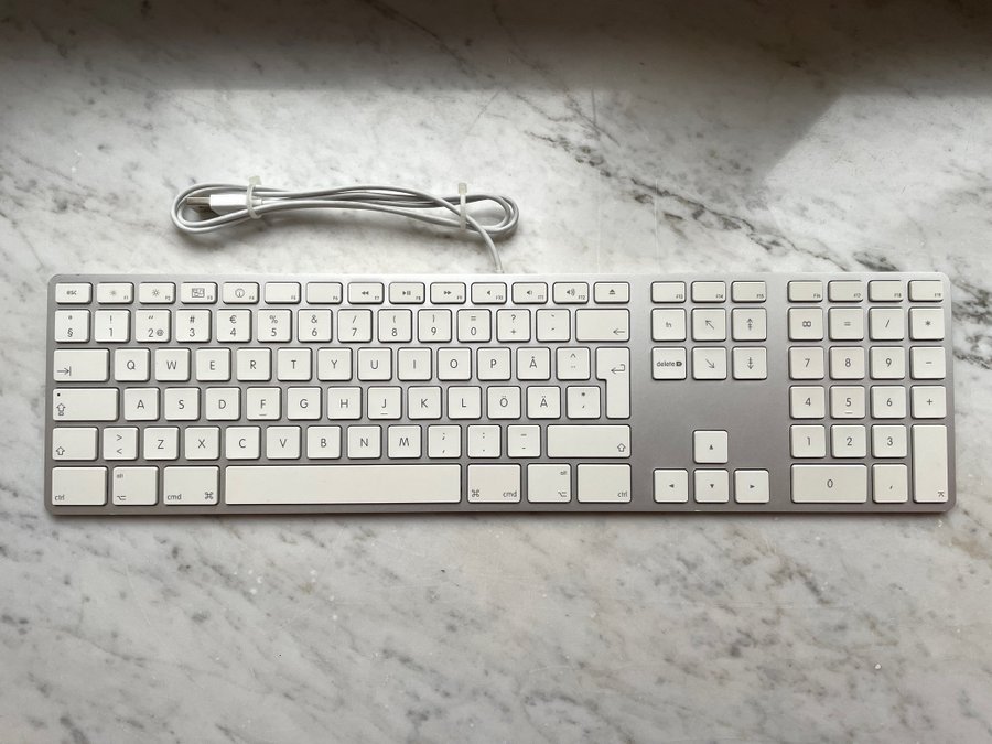 Apple Wired Keyboard Tangentbord USB Svenskt Aluminium A1243