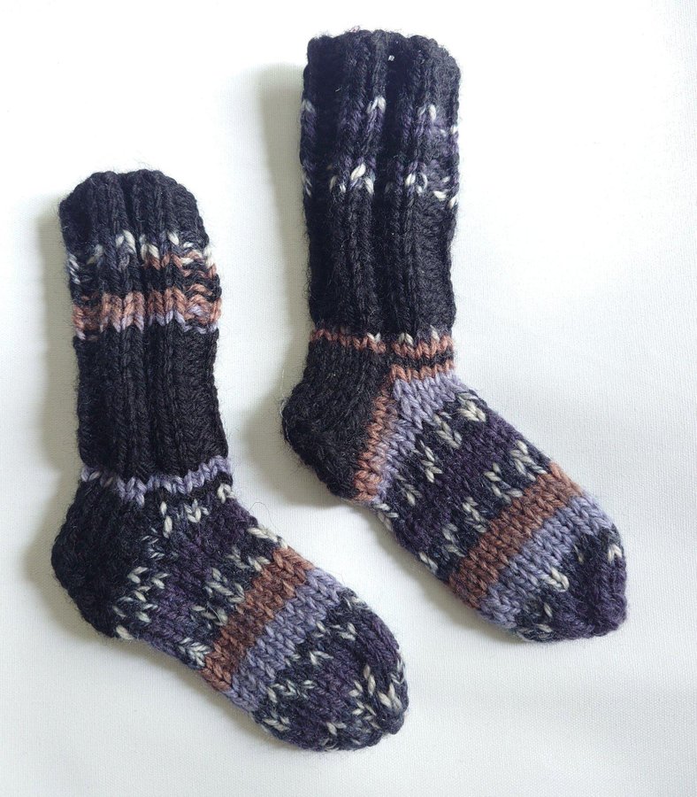 Handstickade raggsockar/yllesockar strl 18 (innermått 120 mm)