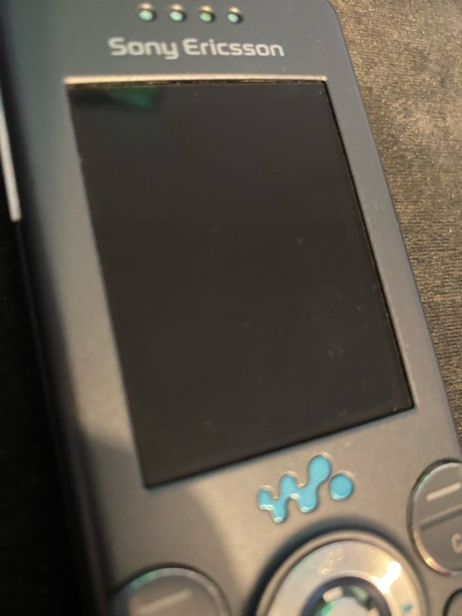 Sony Ericsson W580i Nyskick med laddare