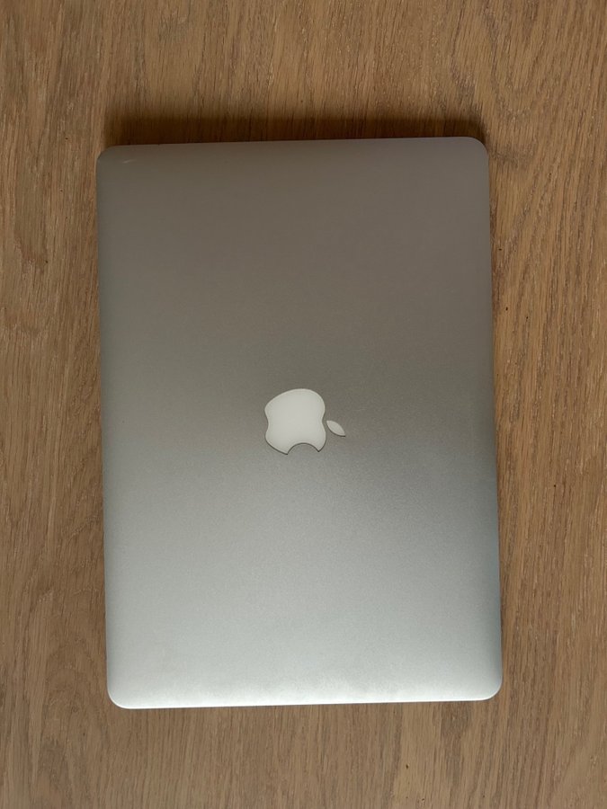 MacBook Air i fint skick 13"