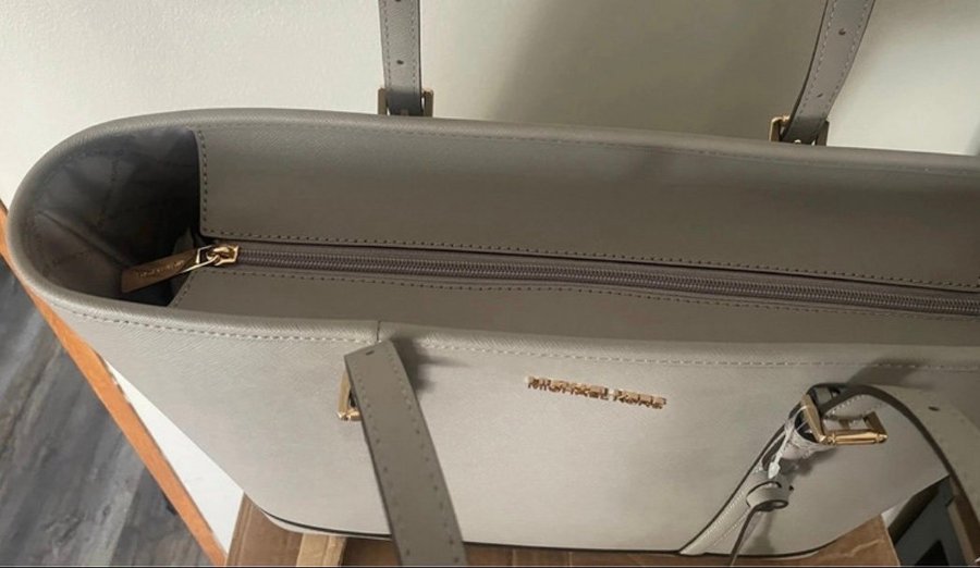 Michael Kors Jet set travel Grå