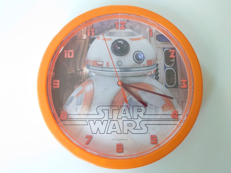 STARWARS väggklocka i plast - Orange Batteridriven Klocka