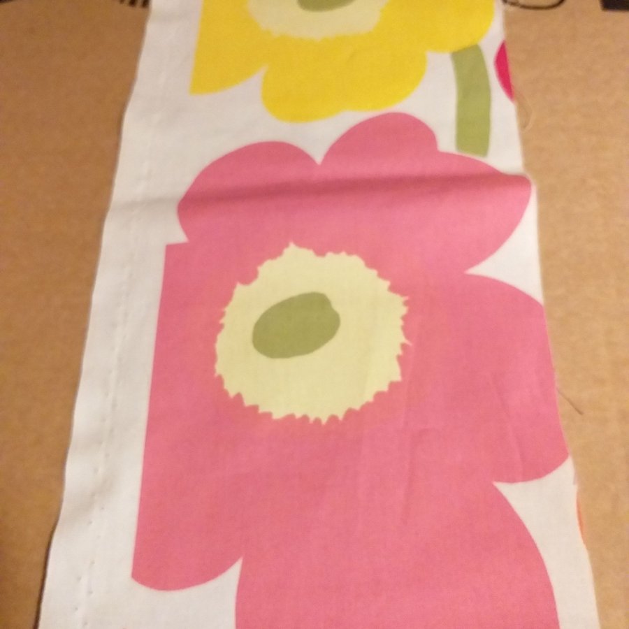 REA Marimekko tyg stor blomma