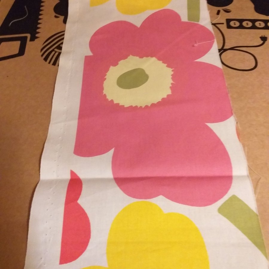 REA Marimekko tyg stor blomma