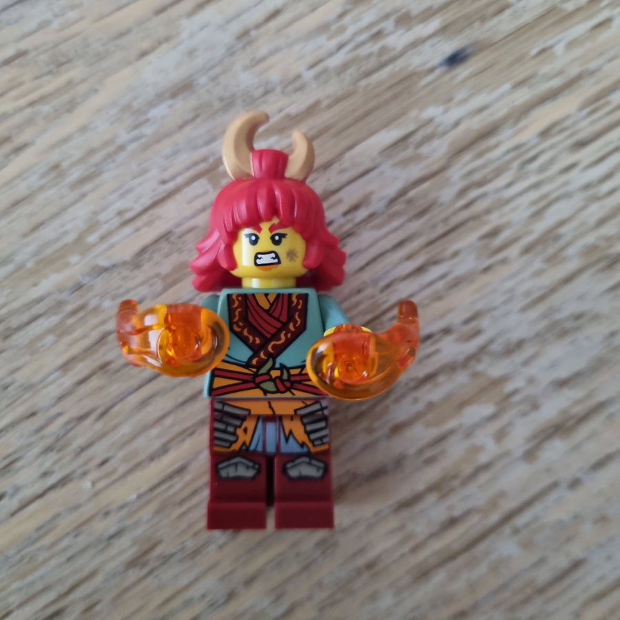 LEGO Ninjago Wylfyre sandgreen robe njo823. I princip oanvänd och nära nyskick