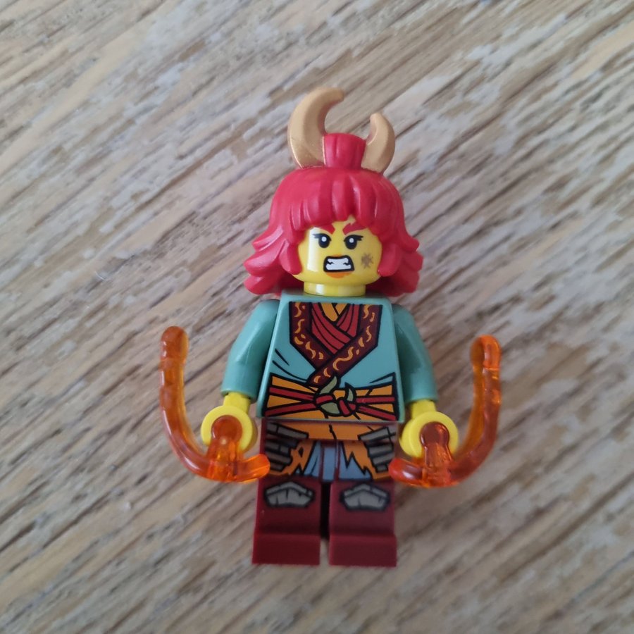 LEGO Ninjago Wylfyre sandgreen robe njo823. I princip oanvänd och nära nyskick