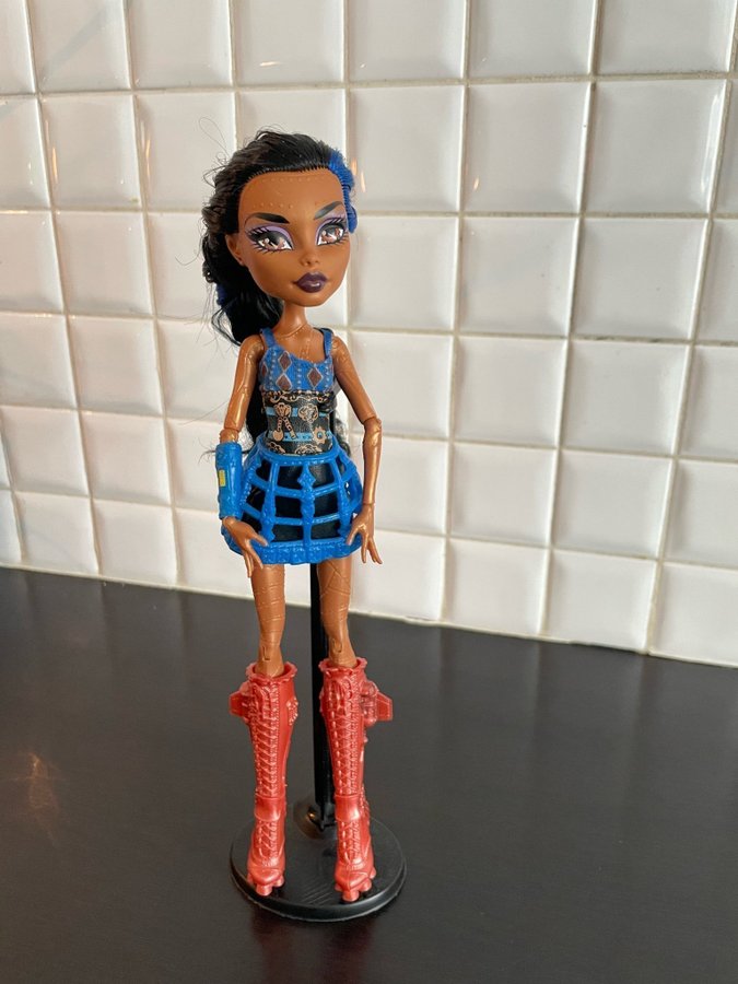 Monster High Doll Robecca Steam 1st Wave Edition 2011