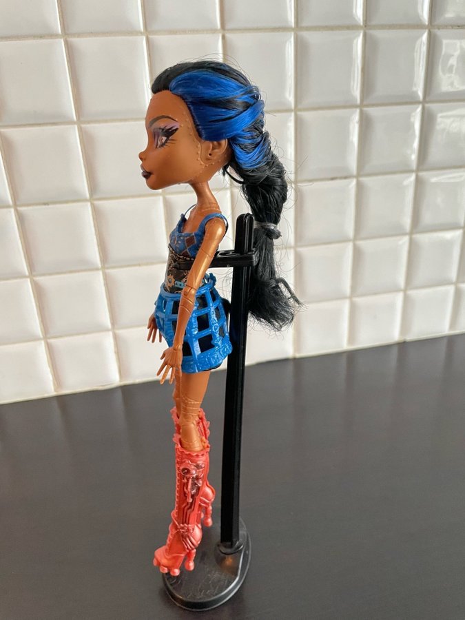 Monster High Doll Robecca Steam 1st Wave Edition 2011