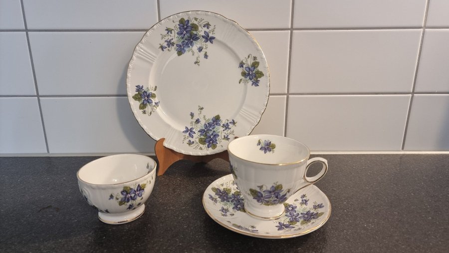 Kaffekopp,Fat,Assietter  Sockerskål Violets Royal Grafton Fine Bone China