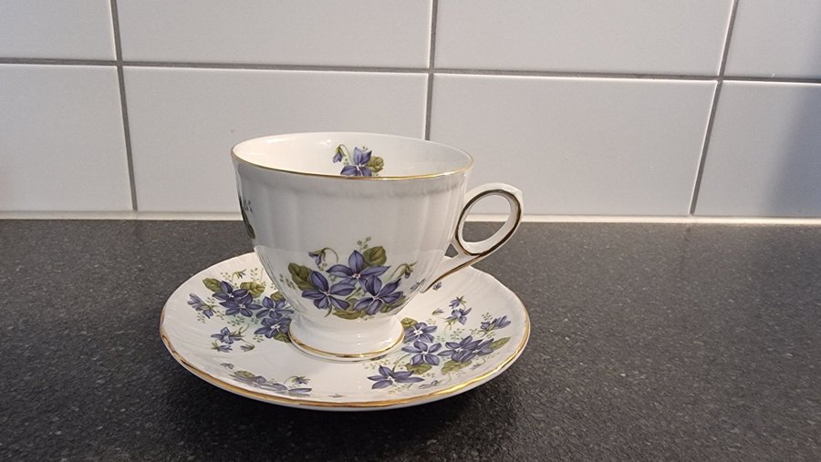 Kaffekopp,Fat,Assietter  Sockerskål Violets Royal Grafton Fine Bone China