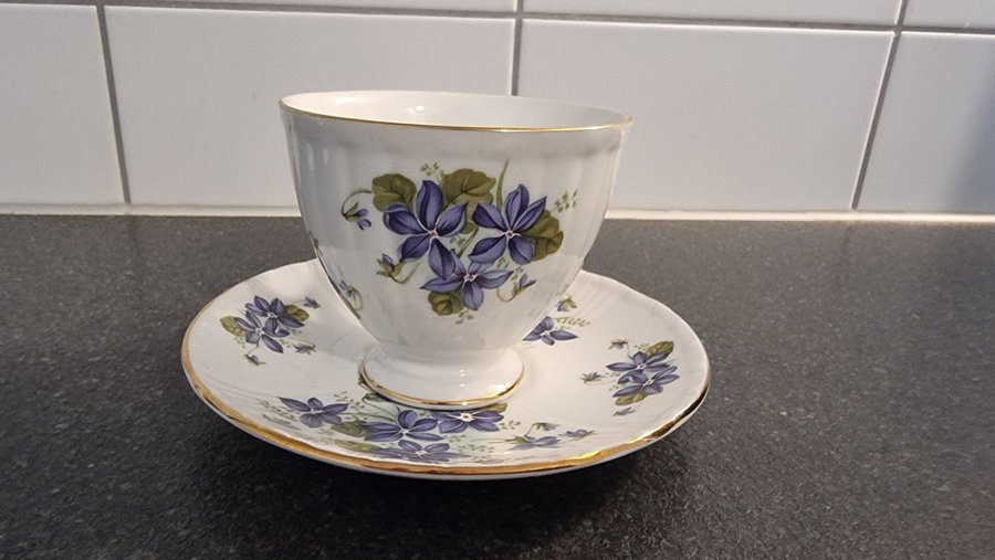 Kaffekopp,Fat,Assietter  Sockerskål Violets Royal Grafton Fine Bone China