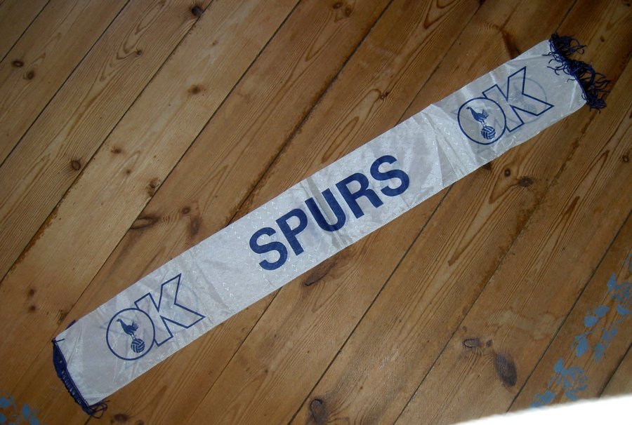 SPURS- VINTAGE Fotbollshalsduk Tottenham Hotspur - "Old Skool silk"