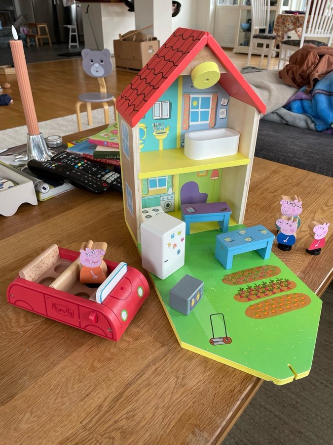 Greta gris Peppa pig hus och bil i trä