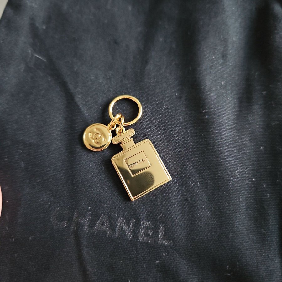 Chanel Beauté charm