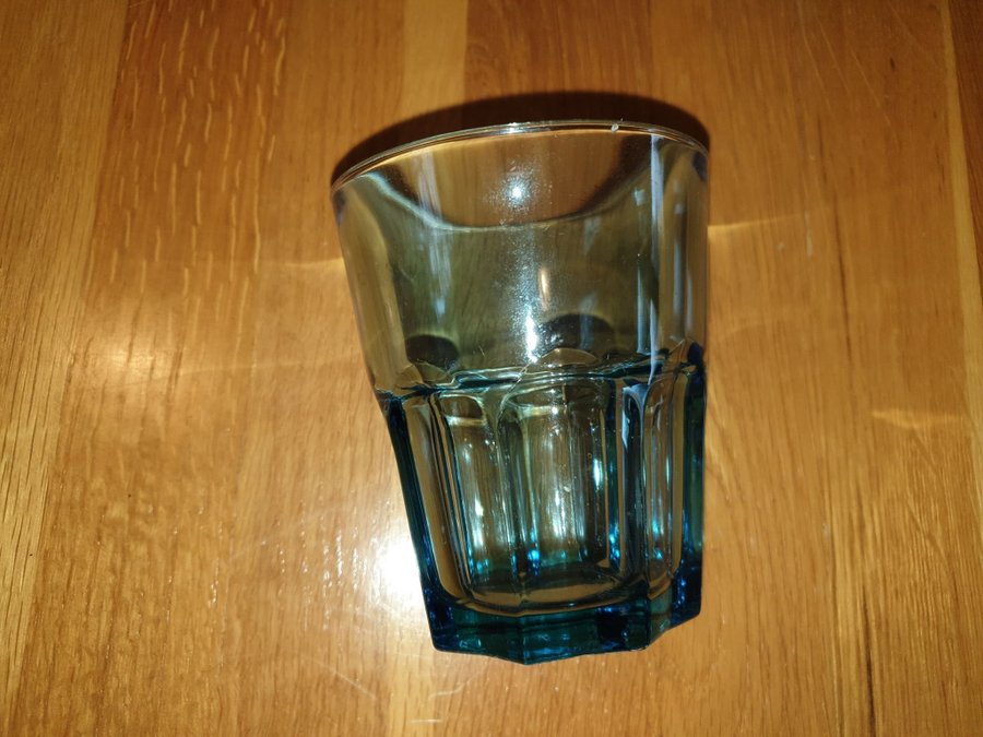 Ett blått glas