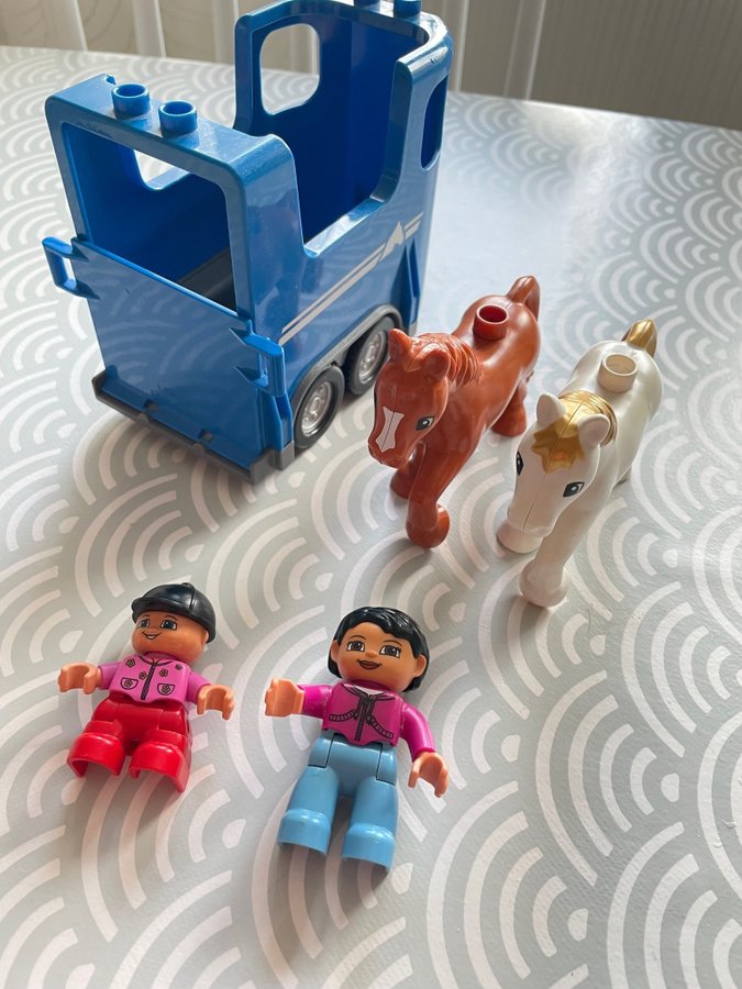 Duplo Lego Hästtransport med hästar och figurer