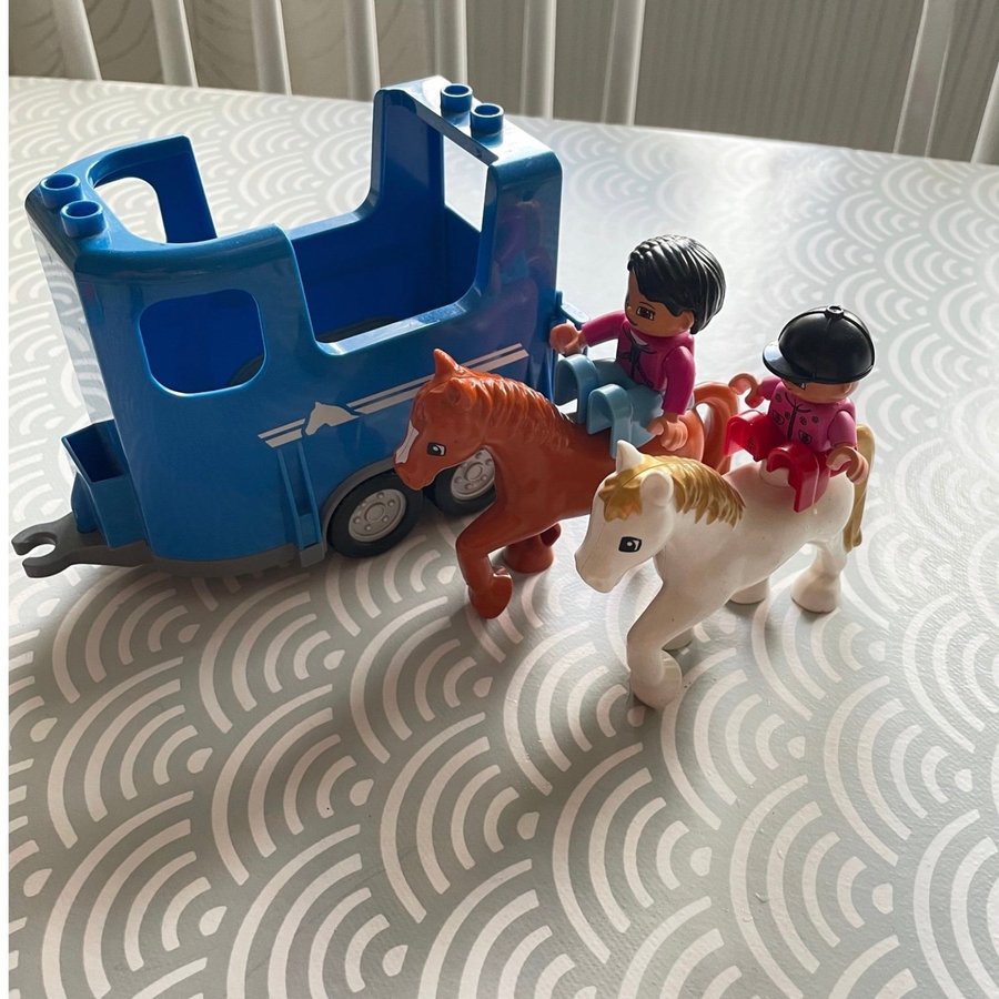 Duplo Lego Hästtransport med hästar och figurer