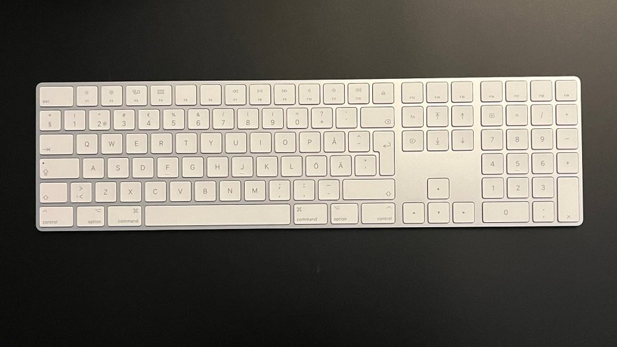 Apple Magic Keyboard med numerisk del – svensk layout