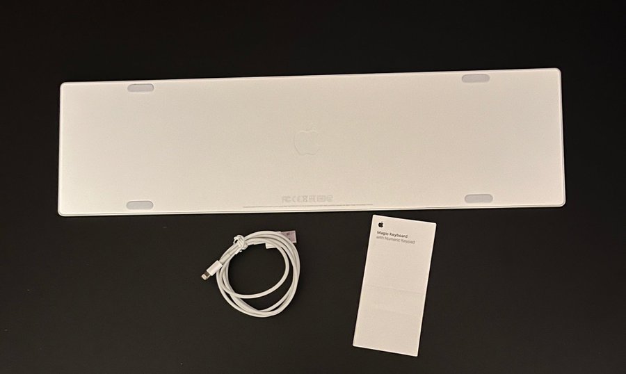 Apple Magic Keyboard med numerisk del – svensk layout