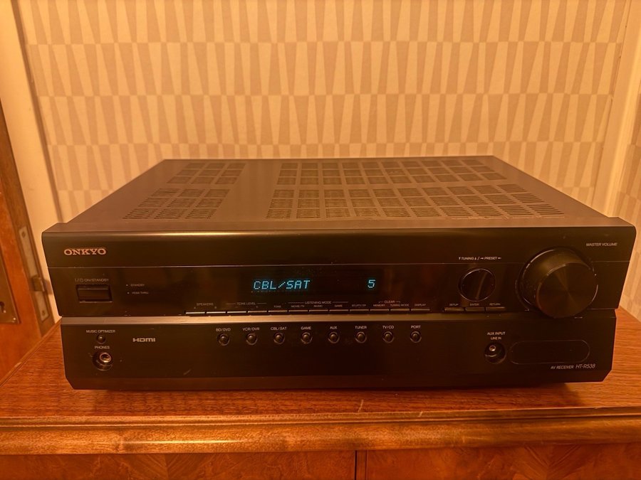 ONKYO HT-R538 förstärkare