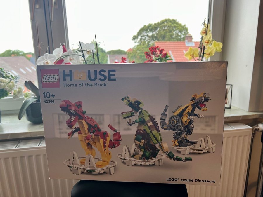 LEGO House Dinosaurs 40366 Unopened