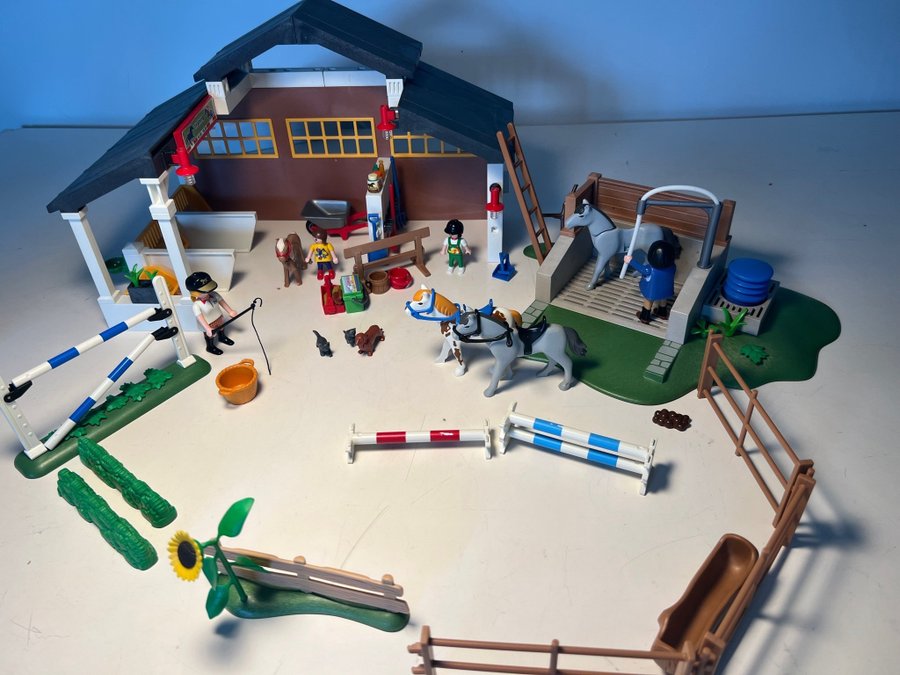 Playmobil Stort Set med Stall, Spolspilta och Tillbehör