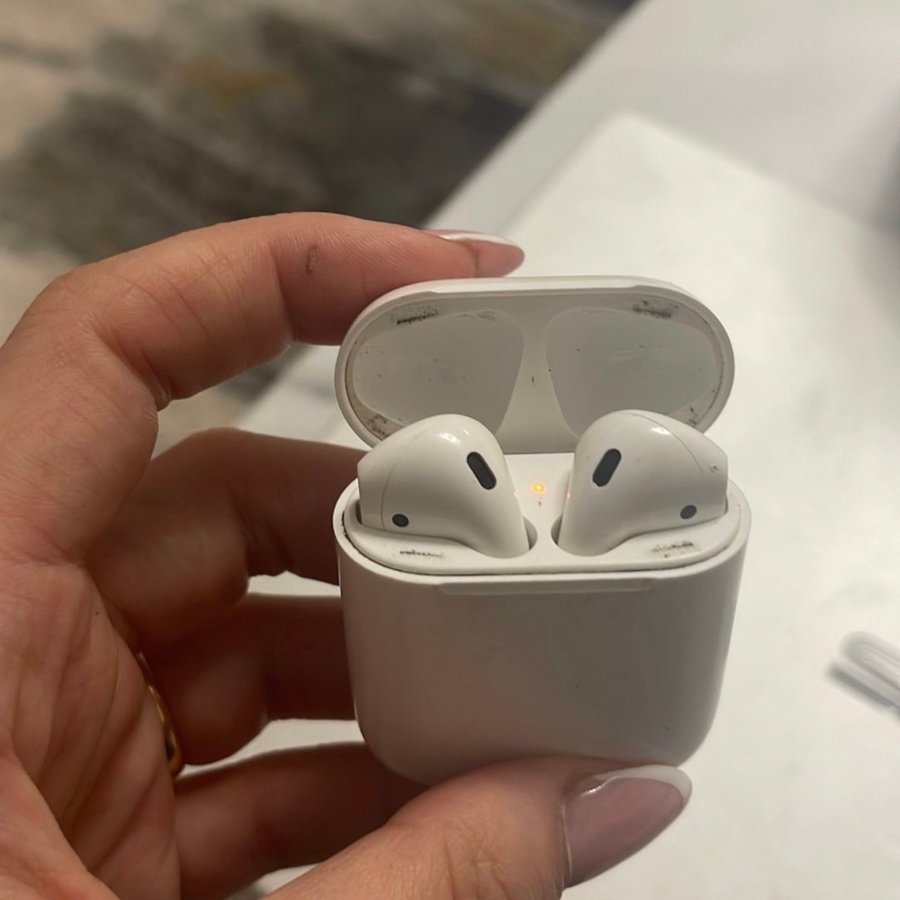 Apple AirPods gen 2 2019