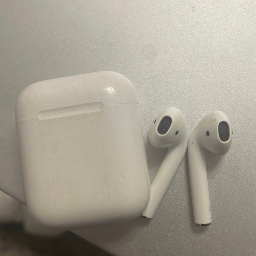 Apple AirPods gen 2 2019