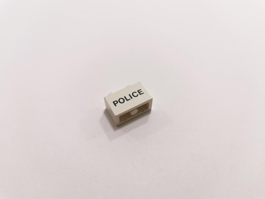 Lego - tryck - brick - 1x2 - part 3004pb003 - polis - police - vit