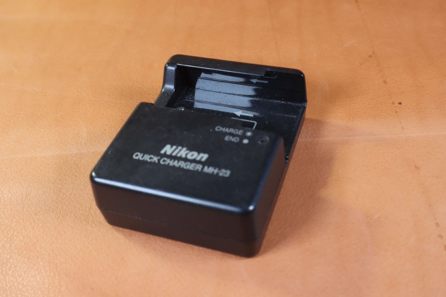 Nikon snabbladdare MH-23 ex 3