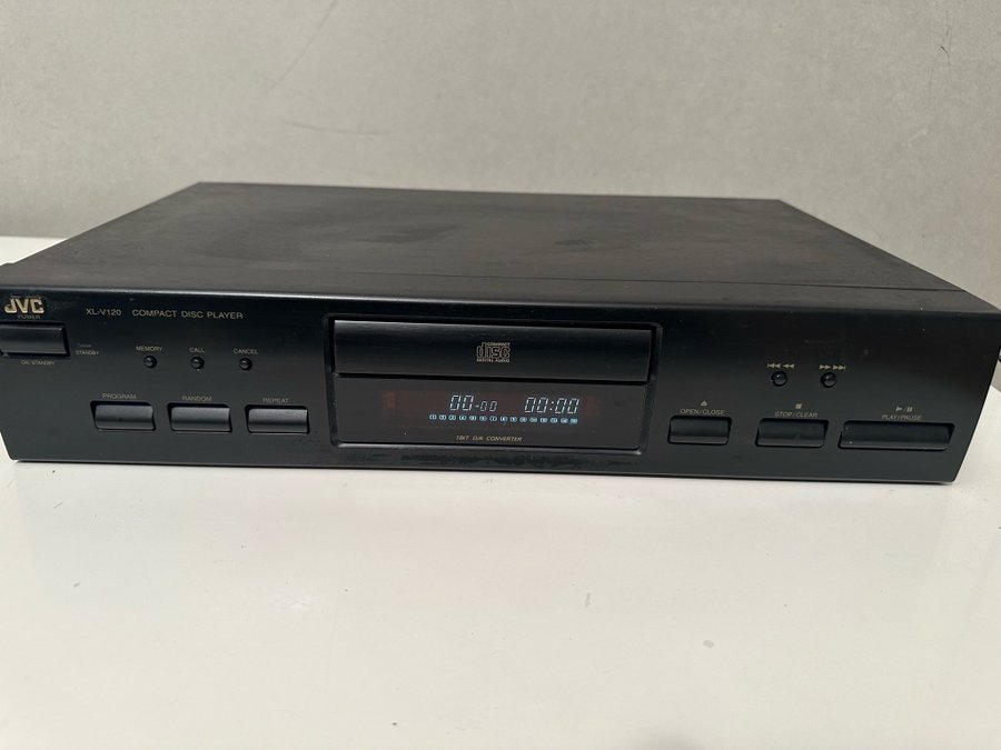 REA 30% JVC MODEL XL-V120 STEREO COMPACT DISC PLAYER