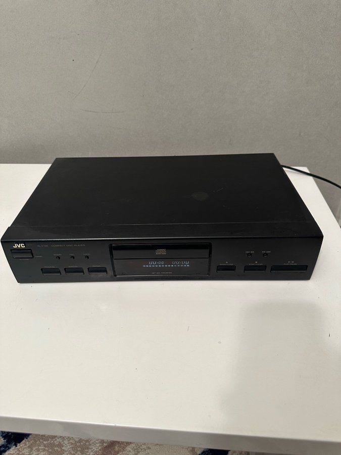 REA 30% JVC MODEL XL-V120 STEREO COMPACT DISC PLAYER