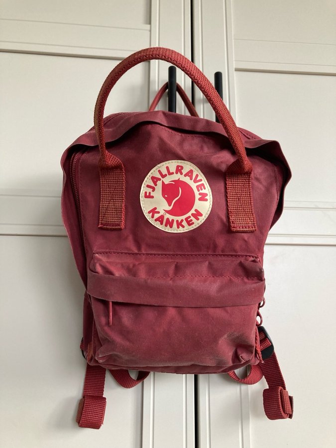 Fjällräven Kånken mini vinröd