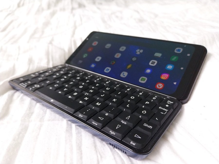 Astro Slide 5G -Android-phone with physical QWERTY-keyboard 8 GB