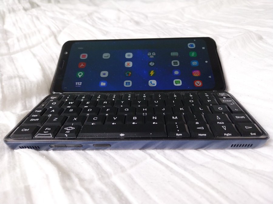 Astro Slide 5G -Android-phone with physical QWERTY-keyboard 8 GB