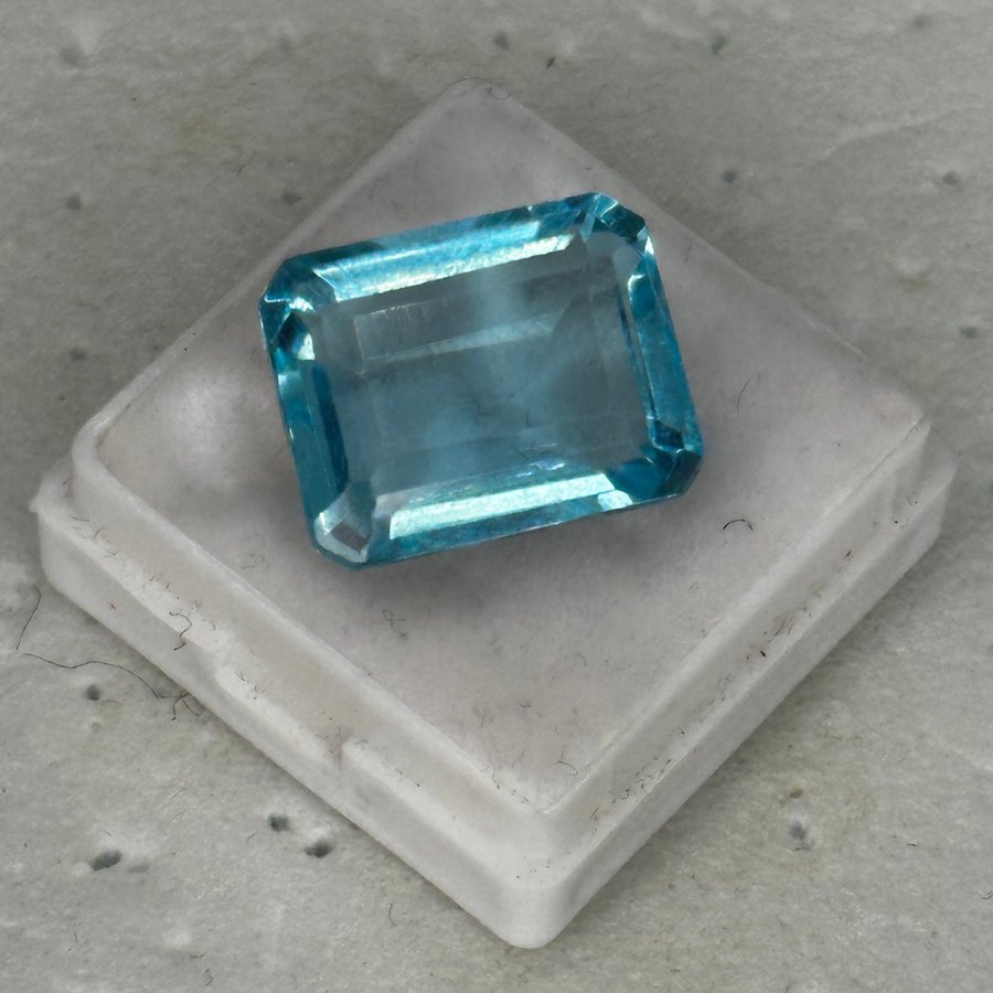 Blue Topaz 14,75 ct