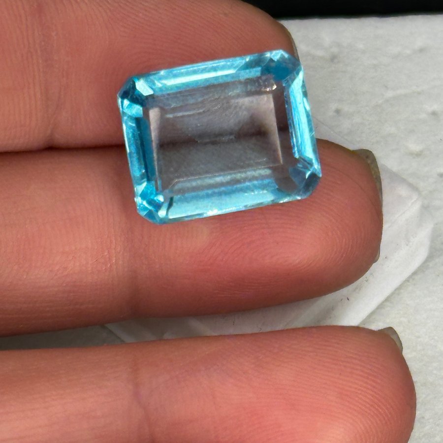 Blue Topaz 14,75 ct