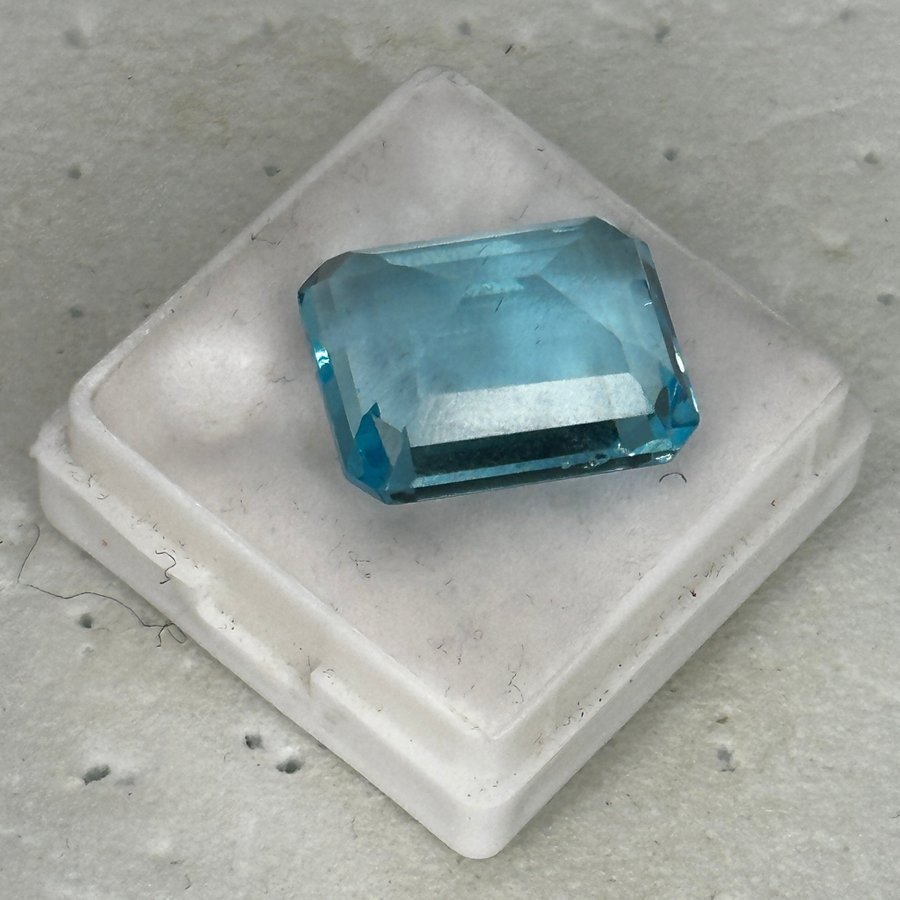 Blue Topaz 14,75 ct