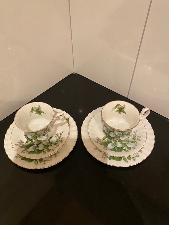 2st Trillium Bone China Royal Albert Kaffekoppar med fat och assietterna