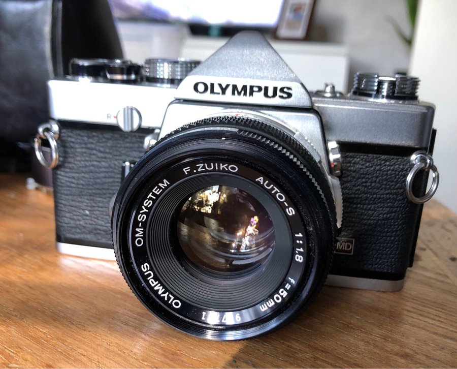 Olympus OM-1 med objektiv och tillbehör