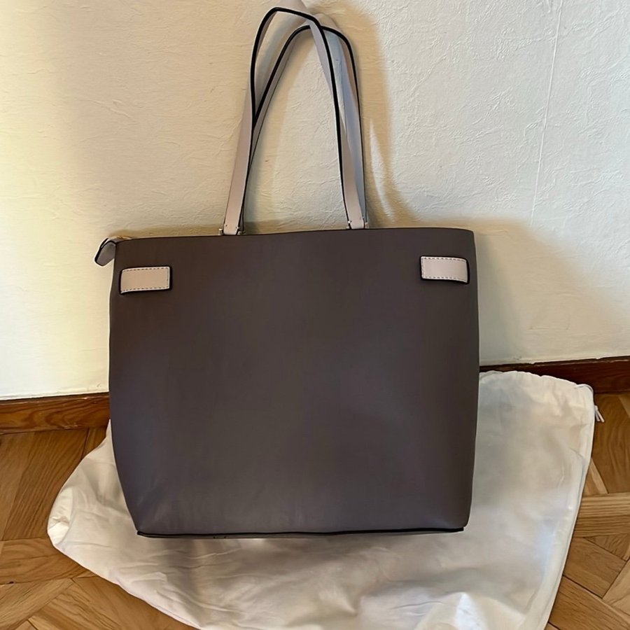 Tote/axelväska från Guess