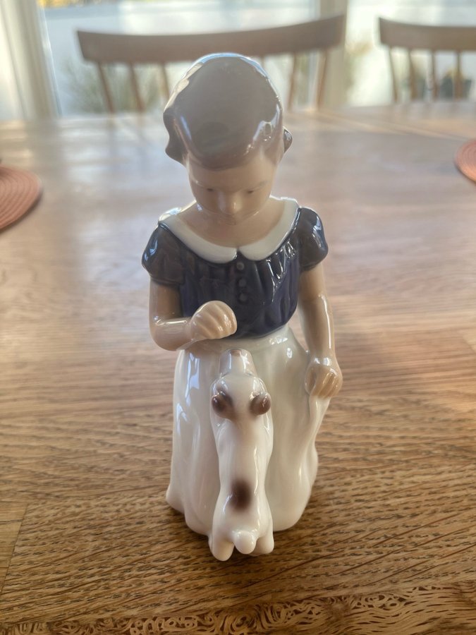 Royal Copenhagen Figur - Flickan med hunden