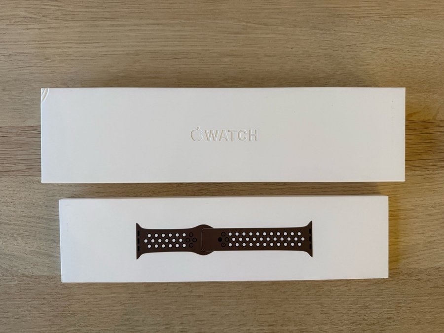 Apple Watch Series 8 i rostfritt stål, 45mm GPS, Cellular + sportarmband